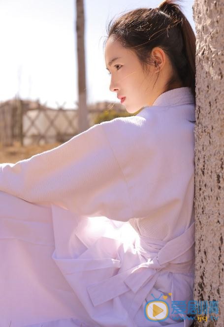 张婕婕制服写真 张婕婕高清写真_张婕婕高清剧照