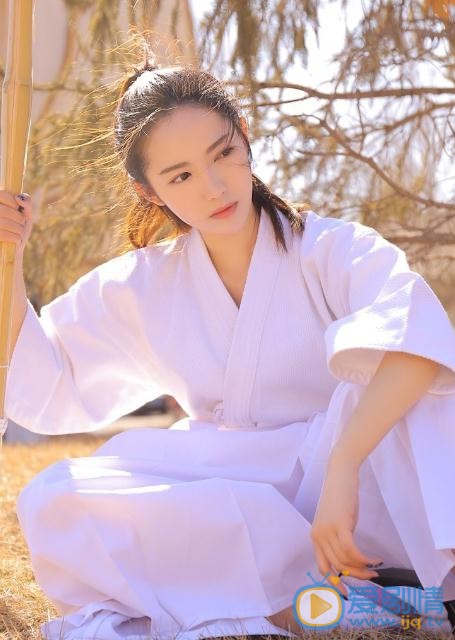 张婕婕制服写真 张婕婕高清写真_张婕婕高清剧照