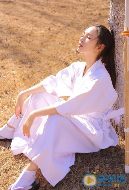 张婕婕制服写真 张婕婕高清写真_张婕婕高清剧照