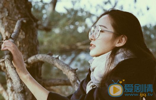 张婕婕制服写真 张婕婕高清写真_张婕婕高清剧照