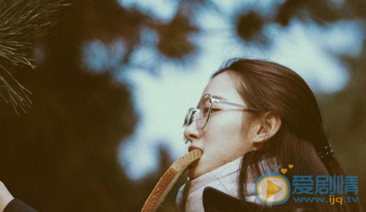 张婕婕制服写真 张婕婕高清写真_张婕婕高清剧照