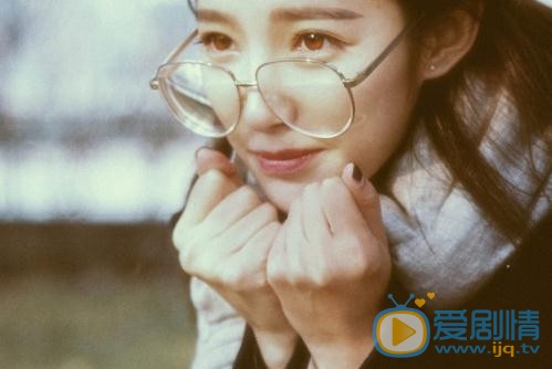 张婕婕制服写真 张婕婕高清写真_张婕婕高清剧照
