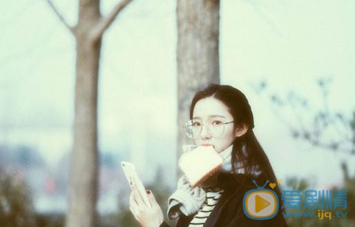 张婕婕制服写真 张婕婕高清写真_张婕婕高清剧照