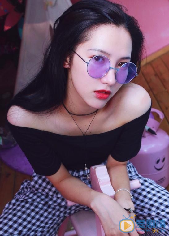 张婕婕小性感写真 张婕婕高清写真_张婕婕高清剧照