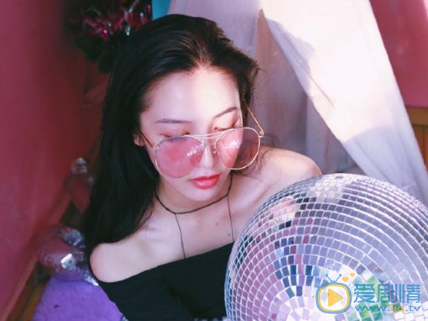 张婕婕小性感写真 张婕婕高清写真_张婕婕高清剧照