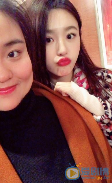 张天韵与人合照 张天韵高清写真_张天韵高清剧照
