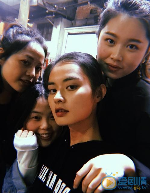 杨斯莹与人合照 杨斯莹高清写真_杨斯莹高清剧照