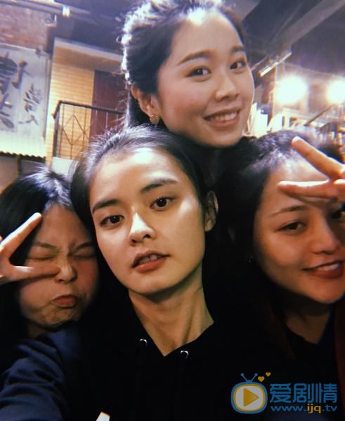 杨斯莹与人合照 杨斯莹高清写真_杨斯莹高清剧照