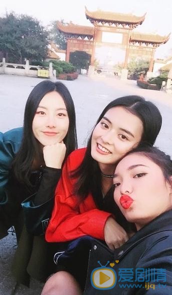 杨斯莹与人合照 杨斯莹高清写真_杨斯莹高清剧照