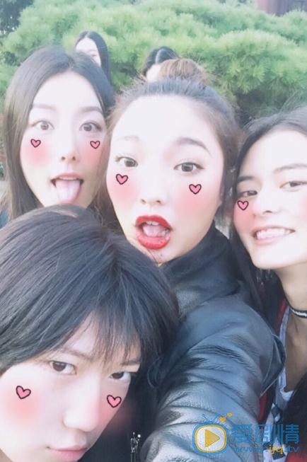 杨斯莹与人合照 杨斯莹高清写真_杨斯莹高清剧照