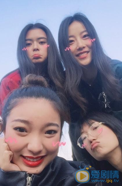 杨斯莹与人合照 杨斯莹高清写真_杨斯莹高清剧照