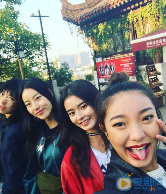 杨斯莹与人合照 杨斯莹高清写真_杨斯莹高清剧照