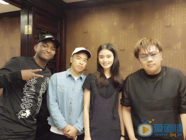 杨斯莹与人合照 杨斯莹高清写真_杨斯莹高清剧照