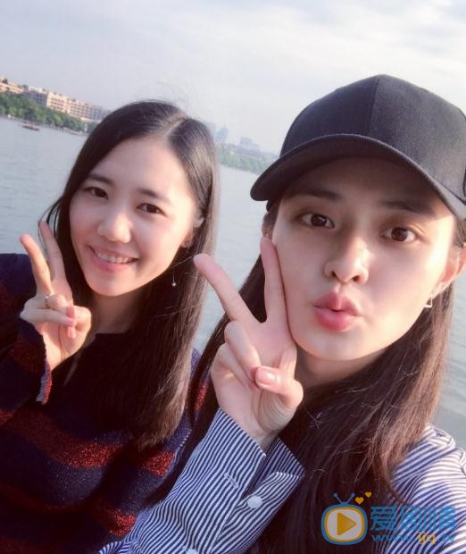 杨斯莹与人合照 杨斯莹高清写真_杨斯莹高清剧照