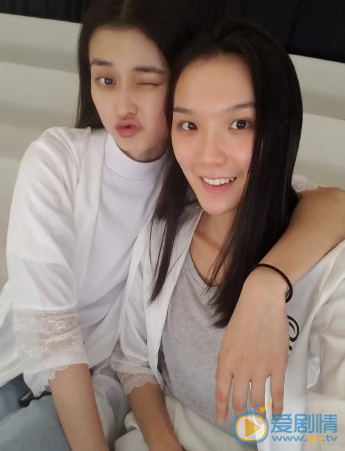 杨斯莹与人合照 杨斯莹高清写真_杨斯莹高清剧照