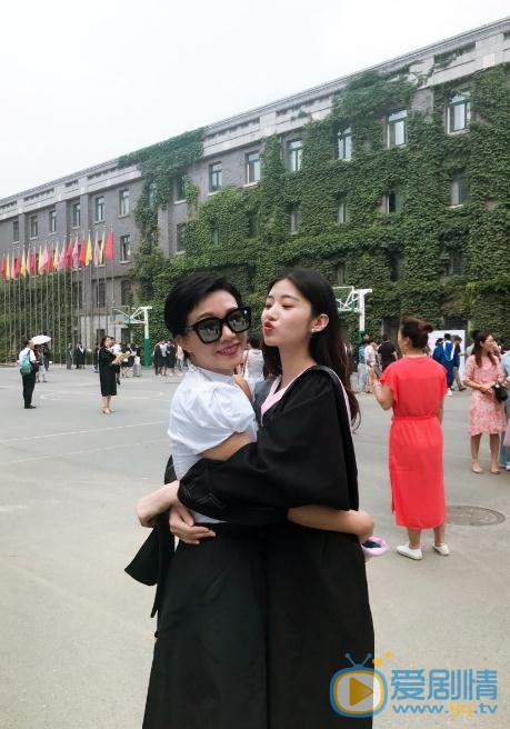 予辰毕业照 予辰高清写真_予辰高清剧照