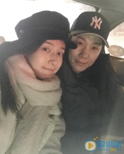 李若宁与人合照 李若宁高清写真_李若宁高清剧照