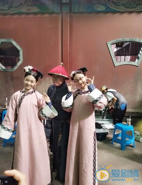 张译兮与人合照 张译兮高清写真_张译兮高清剧照
