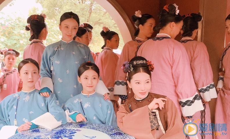 张译兮与人合照 张译兮高清写真_张译兮高清剧照