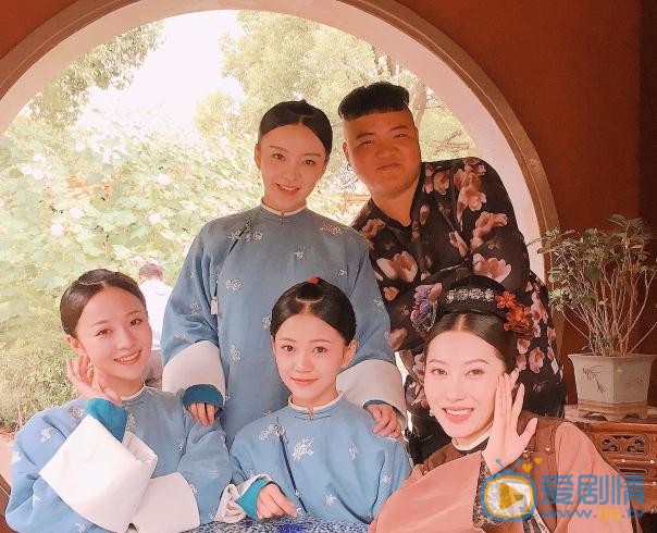 张译兮与人合照 张译兮高清写真_张译兮高清剧照
