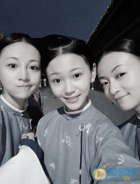 张译兮与人合照 张译兮高清写真_张译兮高清剧照