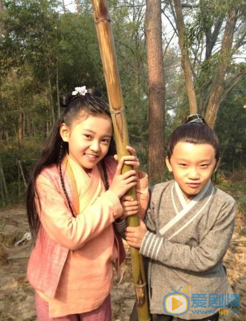 张译兮与人合照 张译兮高清写真_张译兮高清剧照