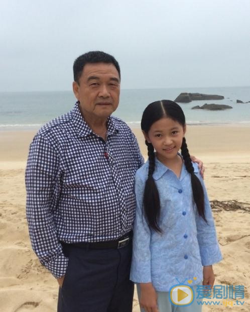 张译兮与人合照 张译兮高清写真_张译兮高清剧照