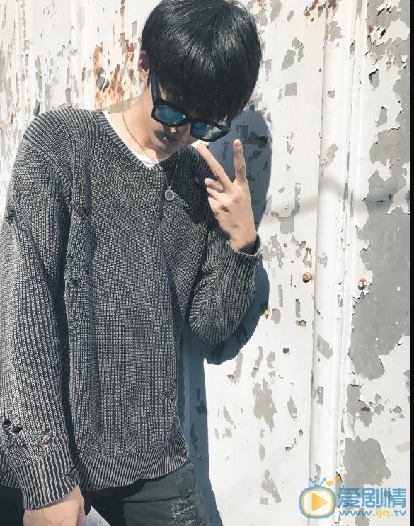 刘宇航帅气街拍照 刘宇航高清写真_刘宇航高清剧照