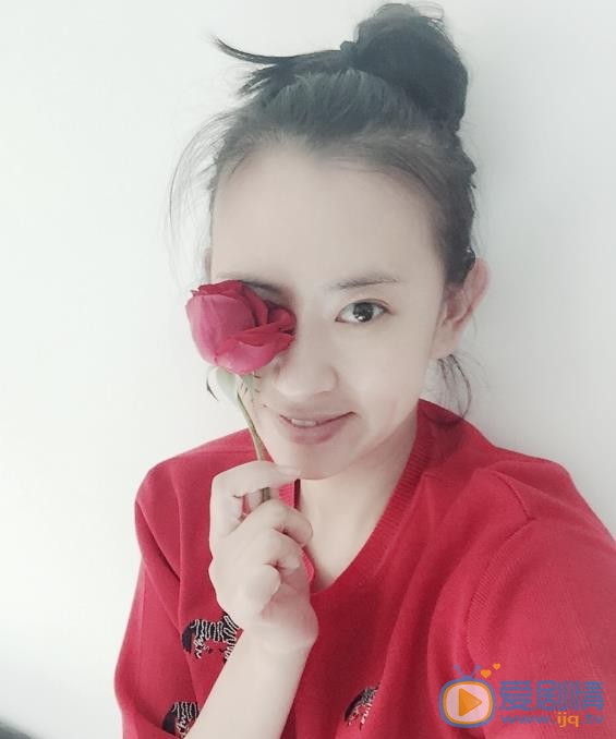 徐歉嘟嘴卖萌照 徐歉高清写真_徐歉高清剧照