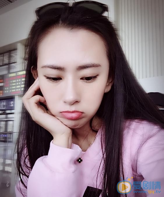 徐歉嘟嘴卖萌照 徐歉高清写真_徐歉高清剧照