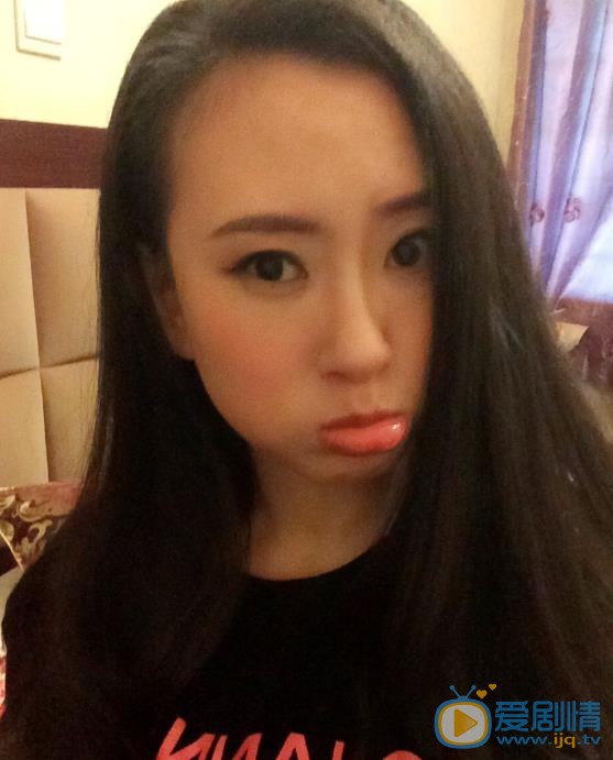 徐歉嘟嘴卖萌照 徐歉高清写真_徐歉高清剧照