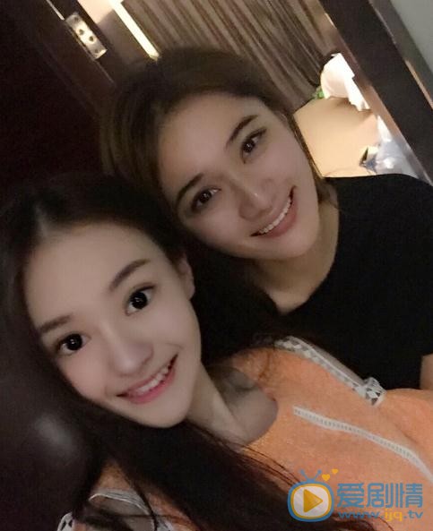 王熙然与好友合照 王熙然高清写真_王熙然高清剧照