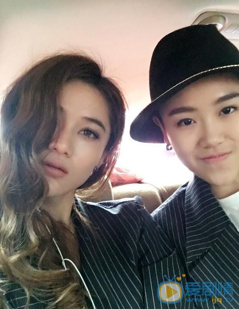 王熙然与好友合照 王熙然高清写真_王熙然高清剧照