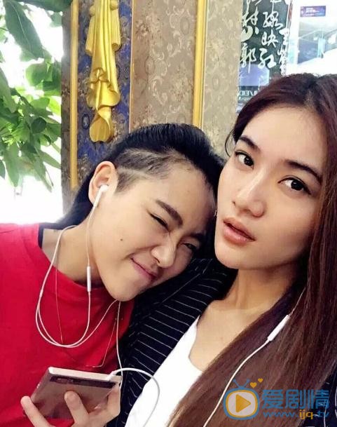 王熙然与好友合照 王熙然高清写真_王熙然高清剧照