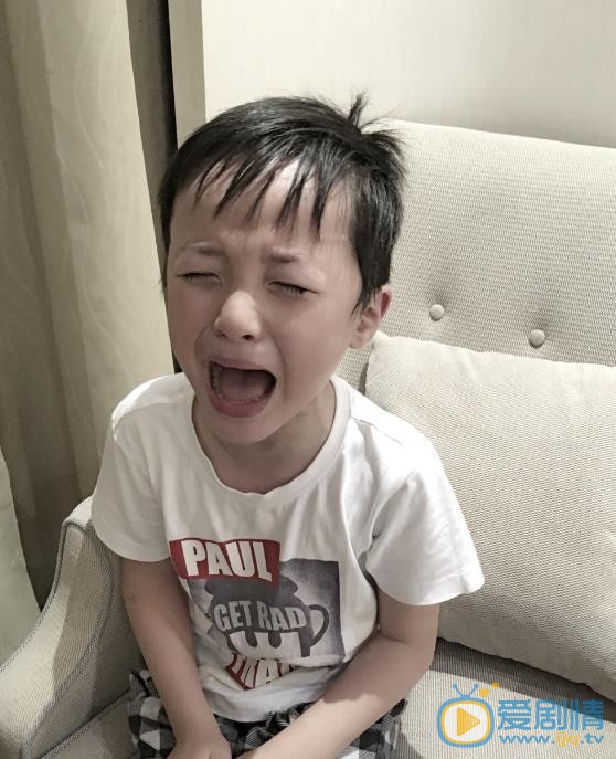 石悦安鑫卖萌照 石悦安鑫高清写真_石悦安鑫高清剧照