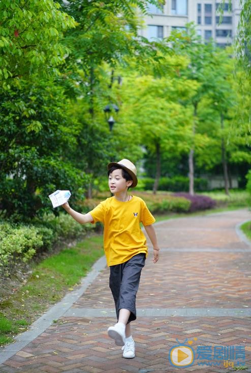 石悦安鑫夏日清爽写真 石悦安鑫高清写真_石悦安鑫高清剧照