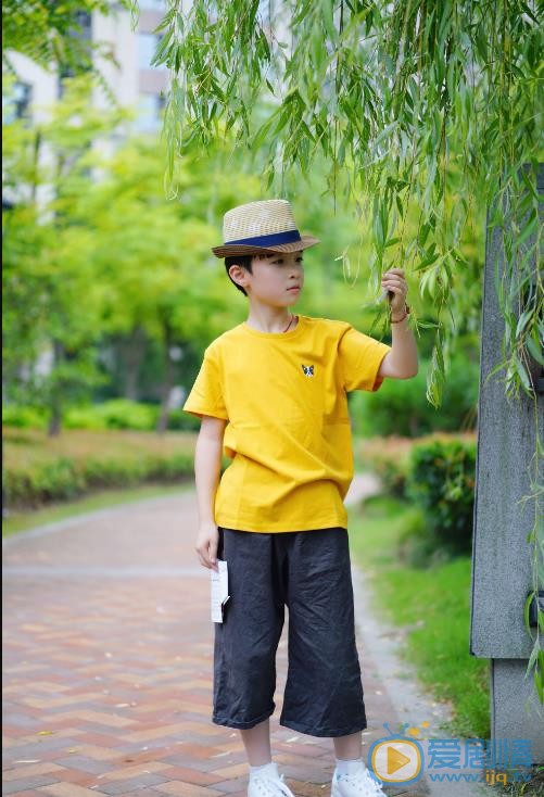 石悦安鑫夏日清爽写真 石悦安鑫高清写真_石悦安鑫高清剧照