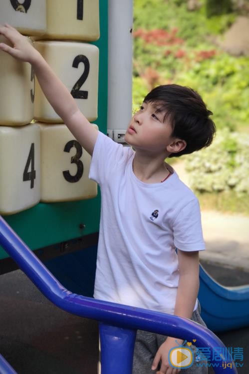 石悦安鑫夏日清爽写真 石悦安鑫高清写真_石悦安鑫高清剧照