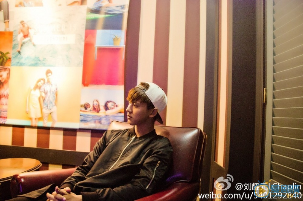 刘尹昊街拍写真 刘尹昊高清写真_刘尹昊高清剧照