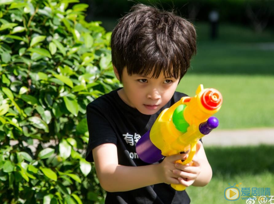 石悦安鑫《淘气爷孙》剧照 石悦安鑫高清写真_石悦安鑫高清剧照