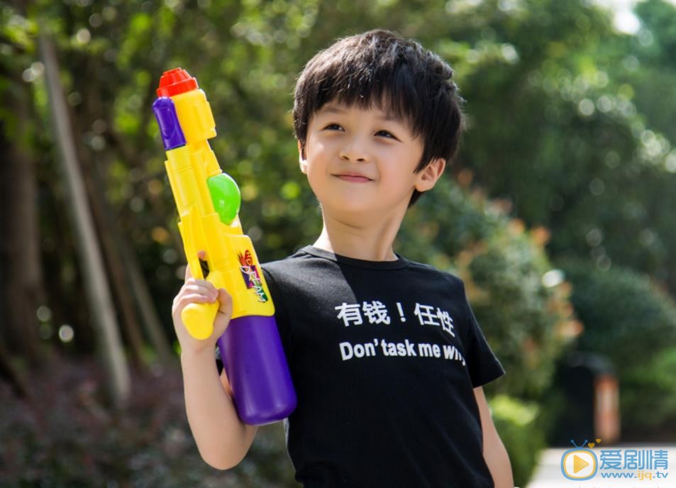 石悦安鑫《淘气爷孙》剧照 石悦安鑫高清写真_石悦安鑫高清剧照