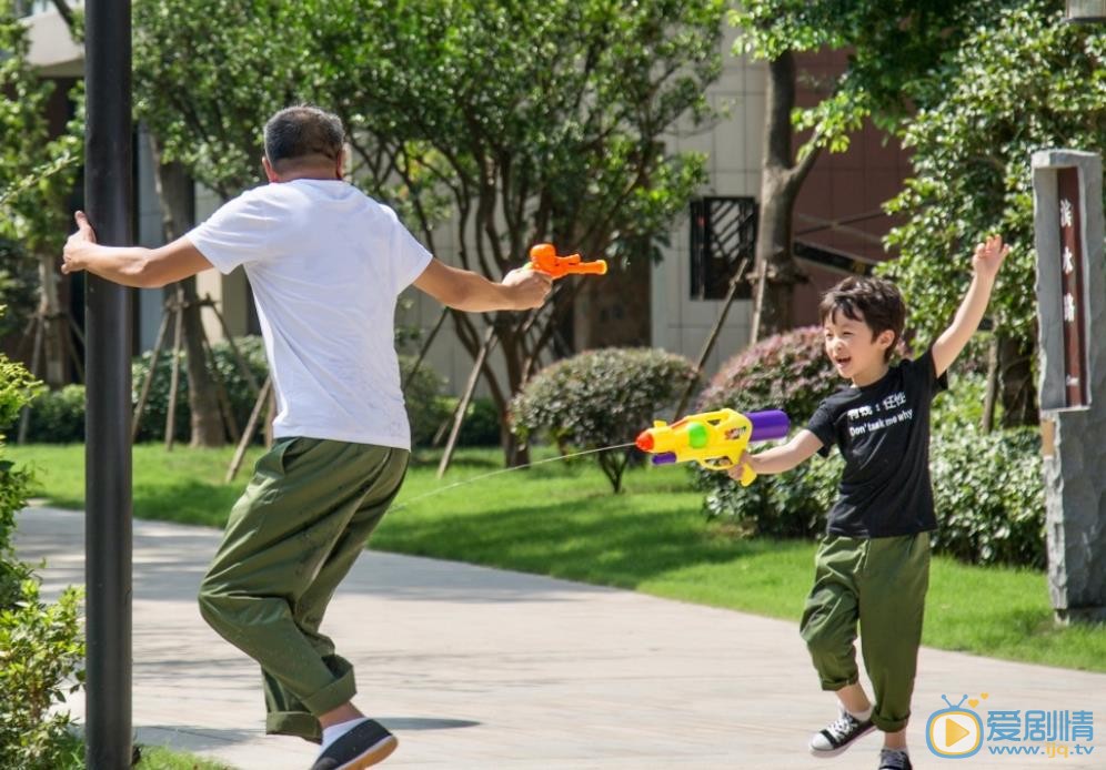石悦安鑫《淘气爷孙》剧照 石悦安鑫高清写真_石悦安鑫高清剧照