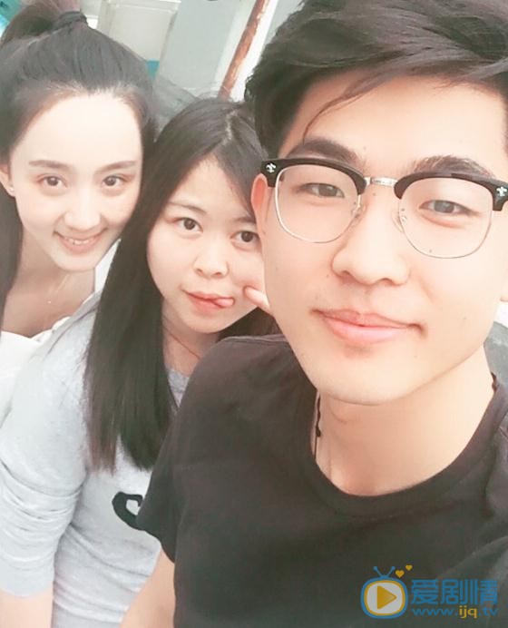 许晓诺与人合照 许晓诺高清写真_许晓诺高清剧照