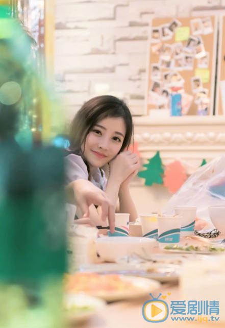 冯提莫制服写真 冯提莫高清写真_冯提莫高清剧照