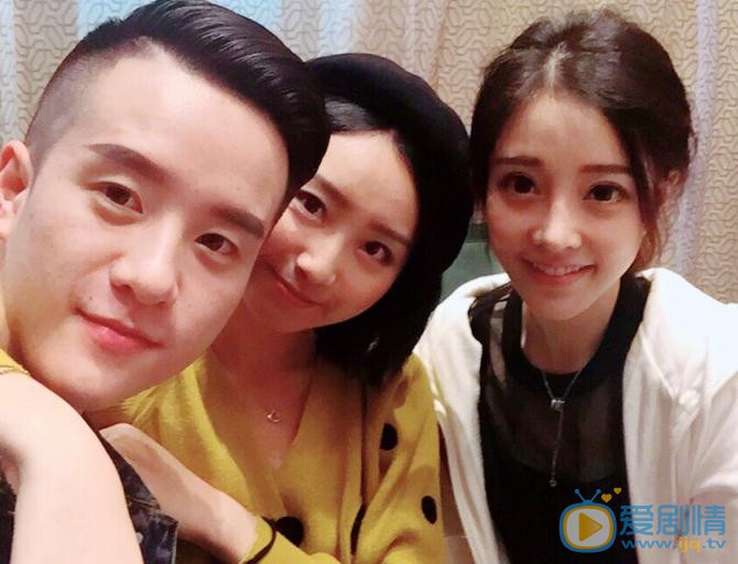 冯提莫与人合照 冯提莫高清写真_冯提莫高清剧照