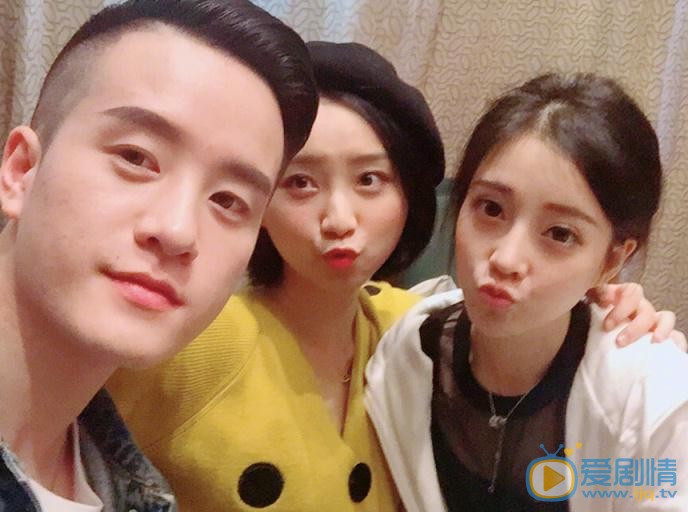 冯提莫与人合照 冯提莫高清写真_冯提莫高清剧照