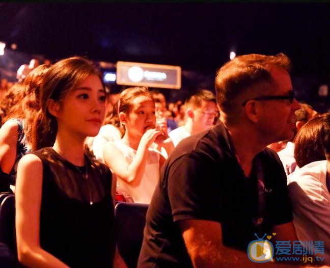 冯提莫与人合照 冯提莫高清写真_冯提莫高清剧照