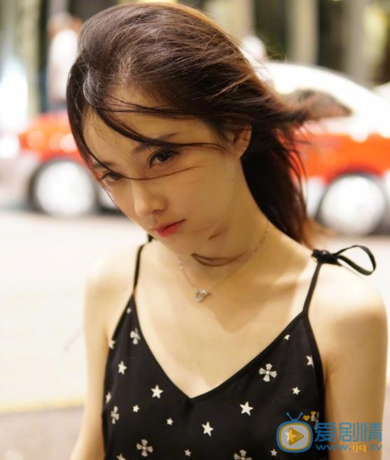 冯提莫街拍写真 冯提莫高清写真_冯提莫高清剧照