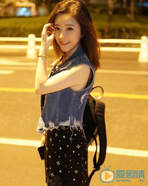 冯提莫街拍写真 冯提莫高清写真_冯提莫高清剧照