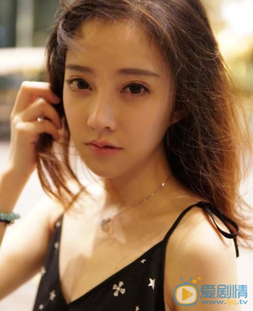冯提莫街拍写真 冯提莫高清写真_冯提莫高清剧照